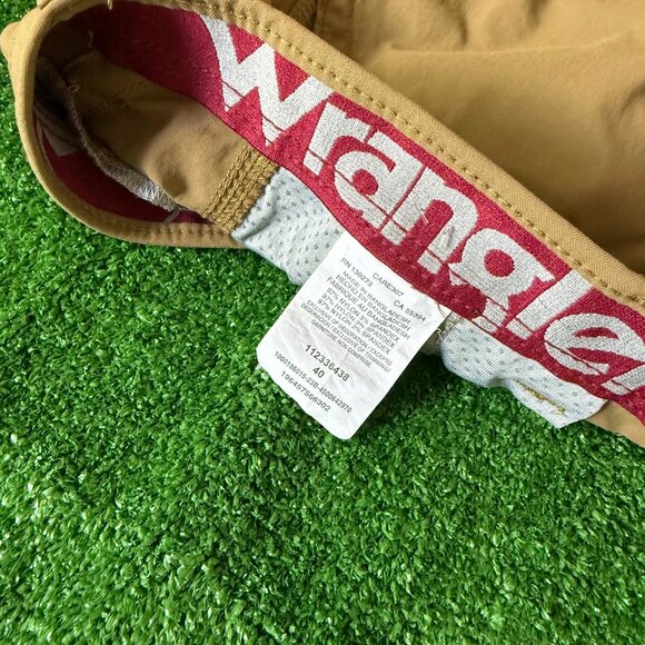 Wrangler Trail Outdoor Hiking Confort Waist Brown Utility Cargo Shorts Size 40 - Picture 8 of 12